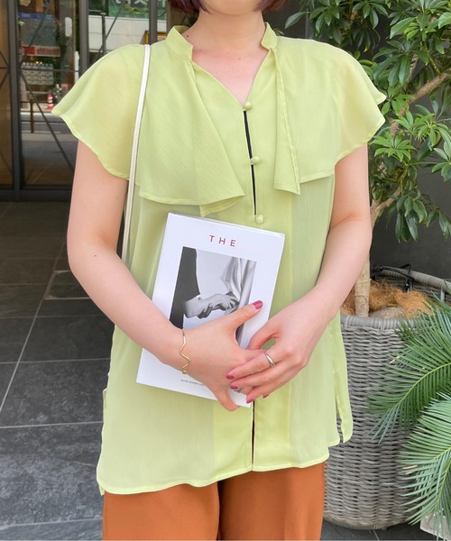 StyleSea（スタイルシー）の「ラッフルカラーノースリーブブラウス（シャツ/ブラウス・レディース・アイボリー/ラベンダー/ライム/ブラック・MEDIUM）」の7枚目の写真