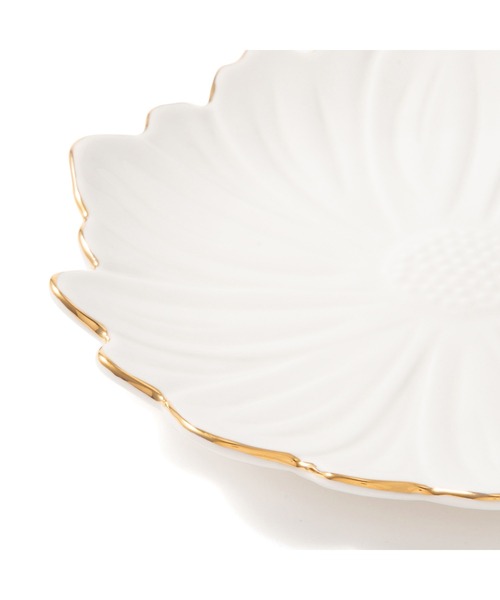 Francfranc（フランフラン）の「フラワーモチーフ プレート S ホワイト（食器・レディース・ホワイト・FREE）」の4枚目の写真