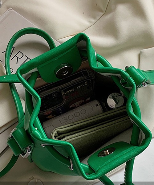 EPICKS（エピックス）の「巾着ショルダーBAG　携帯　IPHONE（ショルダーバッグ・レディース・ホワイト/ブラウン/グリーン/ブラック・F）」の11枚目の写真