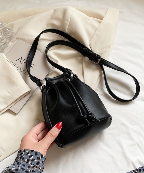 EPICKS（エピックス）の「巾着ショルダーBAG　携帯　IPHONE（ショルダーバッグ・レディース・ホワイト/ブラウン/グリーン/ブラック・F）」の7枚目の写真