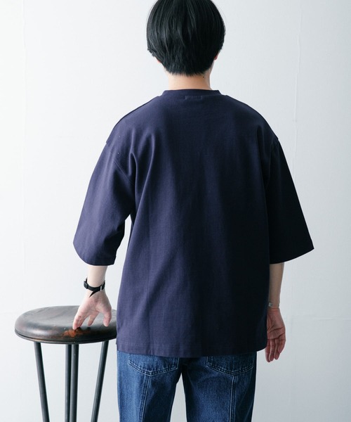 ITEMS URBANRESEARCH(アイテムズ アーバンリサーチ)の「度詰めコットン天竺 オーバーサイズTシャツ(Tシャツ/カットソー・メンズ・ベージュ/オフホワイト/グリーン/ネイビー・MEDIUM/LARGE)」の17枚目の写真