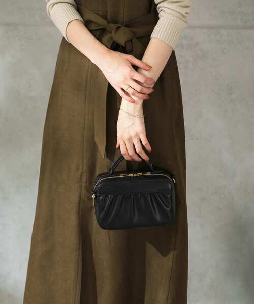 URBAN RESEARCH ROSSO（アーバンリサーチロッソ）の「ギャザーハンドバッグ（ハンドバッグ・レディース・グリーン/ブロンズ/ブラック・-）」の2枚目の写真