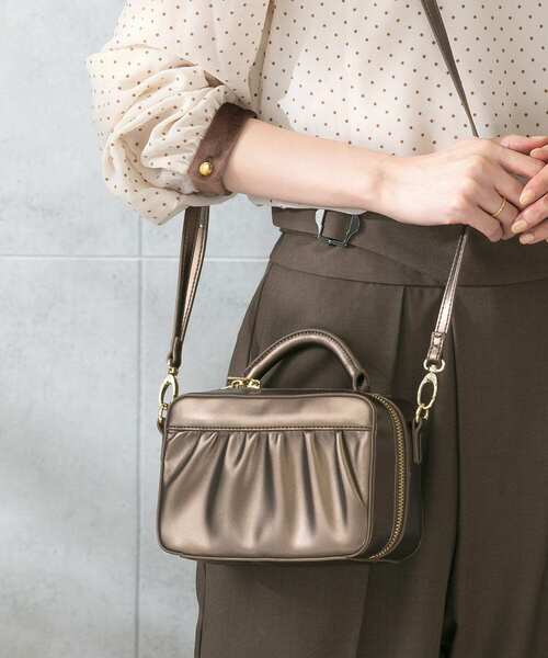 URBAN RESEARCH ROSSO（アーバンリサーチロッソ）の「ギャザーハンドバッグ（ハンドバッグ・レディース・グリーン/ブロンズ/ブラック・-）」の12枚目の写真