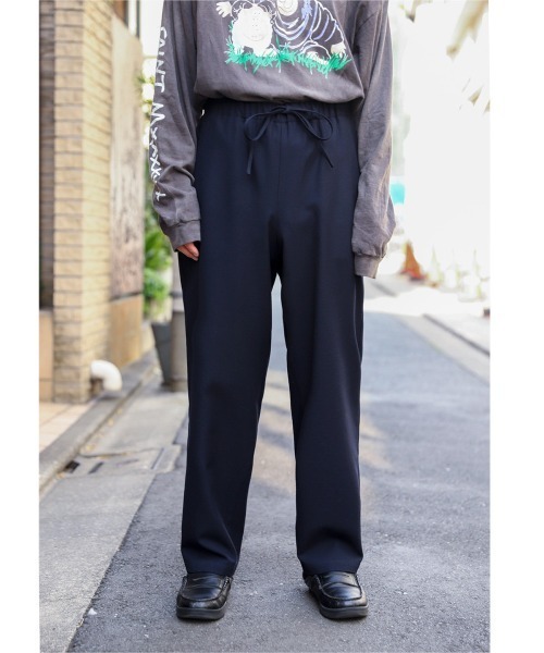 marka（マーカ）の「marka / マーカ：COCOON FIT EASY PANTS - 2/48 wool vintage gabardine -：M22C-08PT01C[COR]（スラックス・メンズ・ネイビー・2/3/1）」の2枚目の写真