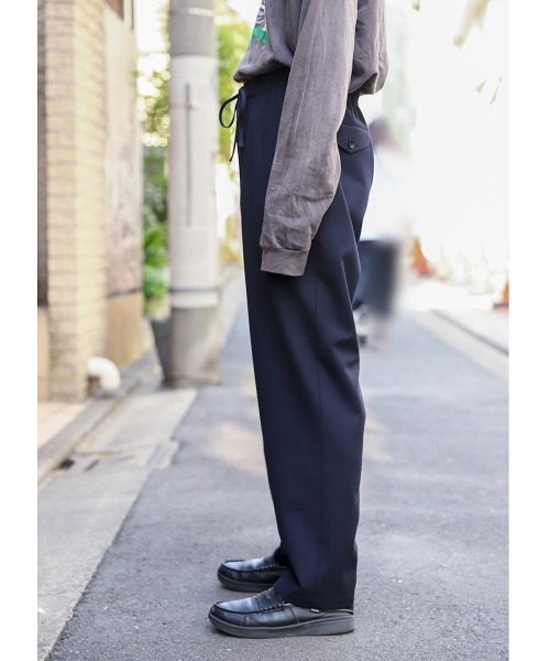 marka（マーカ）の「marka / マーカ：COCOON FIT EASY PANTS - 2/48 wool vintage gabardine -：M22C-08PT01C[COR]（スラックス・メンズ・ネイビー・2/3/1）」の3枚目の写真