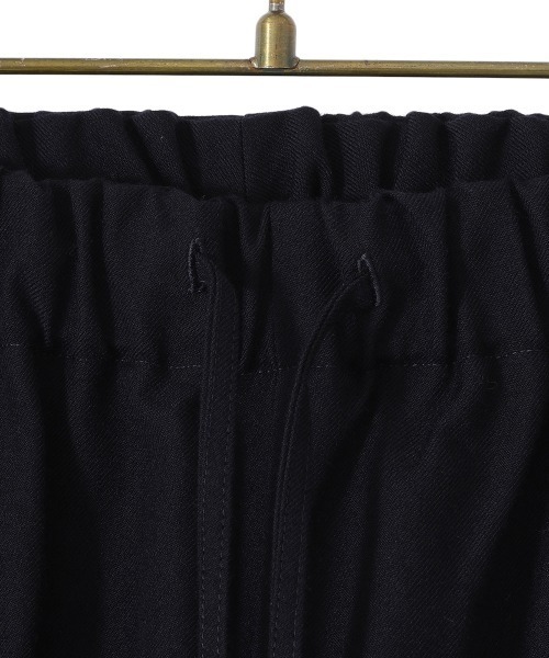 marka（マーカ）の「marka / マーカ：COCOON FIT EASY PANTS - 2/48 wool vintage gabardine -：M22C-08PT01C[COR]（スラックス・メンズ・ネイビー・2/3/1）」の10枚目の写真