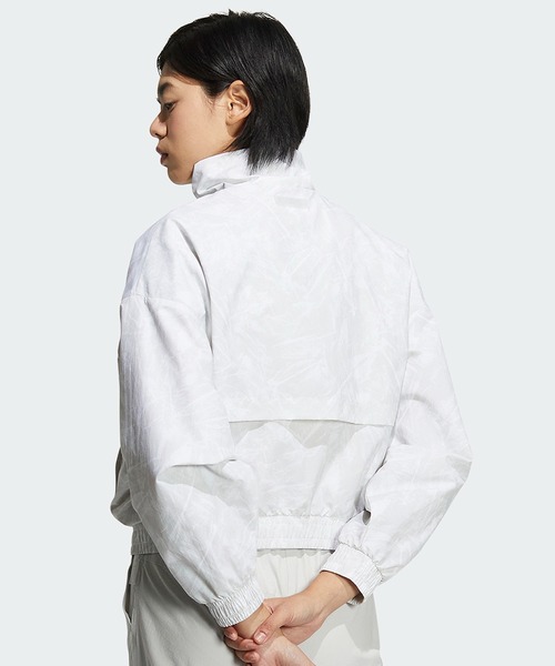 adidas(アディダス)の「イン モーション ウインドブレーカー / アディダスオリジナルス(レディース)(ナイロンジャケット・レディース・ブラック/グレー・SMALL/MEDIUM/LARGE/X-LARGE/XX-LARGE)」の9枚目の写真