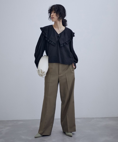 ADAM ET ROPE'（アダムエロペ）の「ラッフルフリルブラウス（シャツ/ブラウス・レディース・ブラック/ホワイト系その他・FREE）」の3枚目の写真