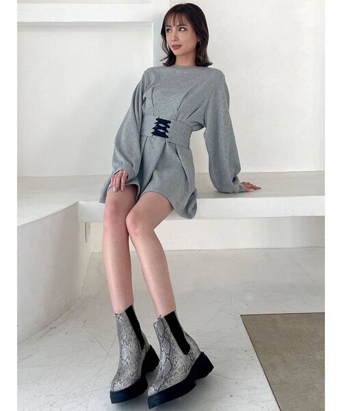 GYDA(ジェイダ)の「2WAYコルセット フレアスウェットワンピース(ワンピース・レディース・グレー/アイボリー/ブラック・FREE)」の16枚目の写真