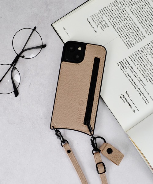 NANO universe（ナノユニバース）の「iPhone14 iPhone14Pro iPhone13 ロングストラップ 小物収納付き ナノユニバース 背面 スマホケース [ストラップ＆ポケット]（スマホケース/カバー・レディース・ベージュ/ブラック・N/O）」の7枚目の写真