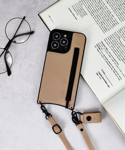 NANO universe（ナノユニバース）の「iPhone14 iPhone14Pro iPhone13 ロングストラップ 小物収納付き ナノユニバース 背面 スマホケース [ストラップ＆ポケット]（スマホケース/カバー・レディース・ベージュ/ブラック・N/O）」の20枚目の写真