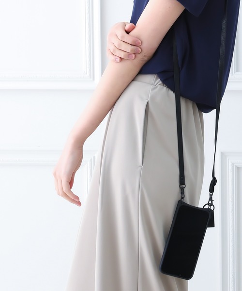 NANO universe（ナノユニバース）の「iPhone14 iPhone14Pro iPhone13 ロングストラップ 小物収納付き ナノユニバース 背面 スマホケース [ストラップ＆ポケット]（スマホケース/カバー・レディース・ベージュ/ブラック・N/O）」の9枚目の写真