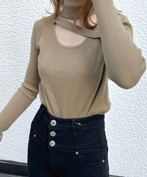 SPIGA（スピーガ）の「デコルテクロスリブニット（ニット/セーター・レディース・ブラック/ホワイト/ピンク/ダークベージュ・FREE）」の5枚目の写真