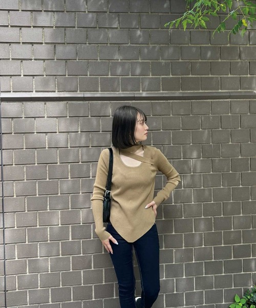 SPIGA（スピーガ）の「デコルテクロスリブニット（ニット/セーター・レディース・ブラック/ホワイト/ピンク/ダークベージュ・FREE）」の17枚目の写真