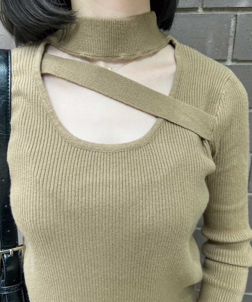 SPIGA（スピーガ）の「デコルテクロスリブニット（ニット/セーター・レディース・ブラック/ホワイト/ピンク/ダークベージュ・FREE）」の10枚目の写真