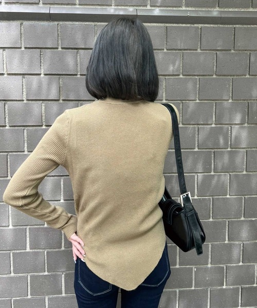 SPIGA（スピーガ）の「デコルテクロスリブニット（ニット/セーター・レディース・ブラック/ホワイト/ピンク/ダークベージュ・FREE）」の9枚目の写真