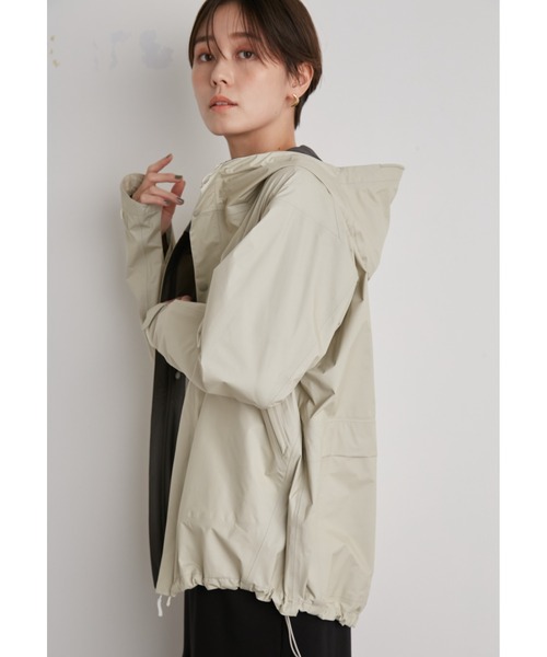 karrimor(カリマー)の「【emmi×Karrimor】G-TX paclite plus jk(ナイロンジャケット・レディース・シルバー・FREE)」の13枚目の写真