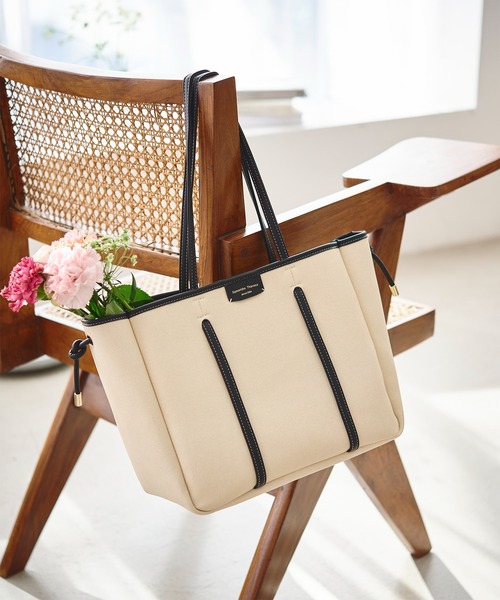 Samantha Thavasa(サマンサタバサ)の「キャンバスデザイン 合皮トートバッグ 大サイズ(トートバッグ・レディース・ブラック/オフホワイト/ピンク/グレイッシュベージュ・FREE)」の2枚目の写真