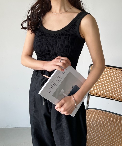 CLEA（クレア）の「パット付き シャーリング スクエアネック タンクトップ（タンクトップ・レディース・アイボリー/カーキ/ブラック/ホワイト・FREE）」の11枚目の写真