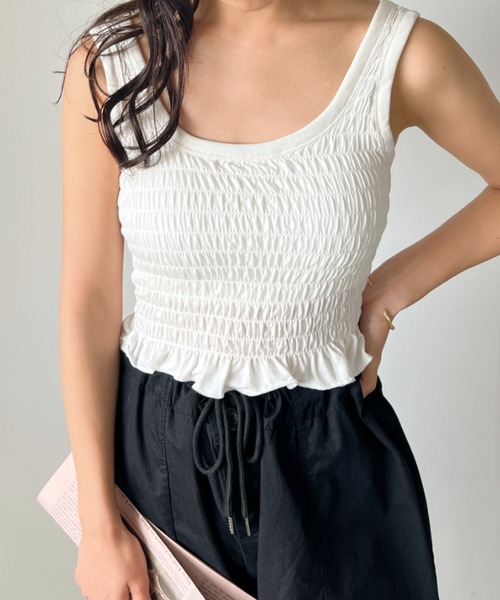 CLEA（クレア）の「パット付き シャーリング スクエアネック タンクトップ（タンクトップ・レディース・アイボリー/カーキ/ブラック/ホワイト・FREE）」の5枚目の写真