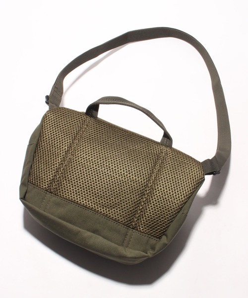 WILD THINGS（ワイルドシングス）の「【WILD THINGS/ワイルドシングス】ワンポイントロゴ ショルダーバッグ（ショルダーバッグ・メンズ・ブラック/オリーブ/ベージュ/グレー・FREE）」の9枚目の写真