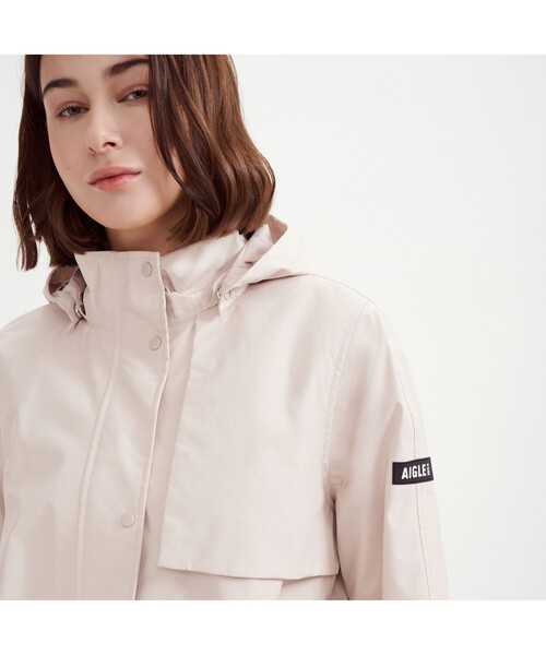 AIGLE（エーグル）の「ゴアテックス 2レイヤーリラックスジャケット（マウンテンパーカー・レディース・ナチュラル/ネイビー・M/L/S）」の6枚目の写真