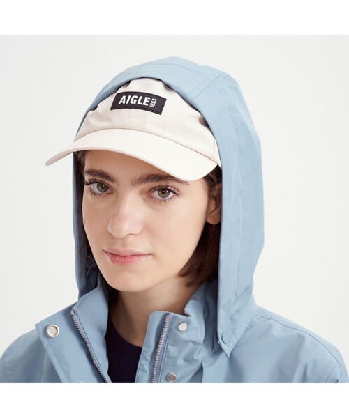 AIGLE（エーグル）の「ゴアテックス 2レイヤーリラックスジャケット（マウンテンパーカー・レディース・ナチュラル/ネイビー・M/L/S）」の12枚目の写真