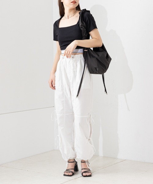 Chico(チコ)の「ドロストハンドルナイロンショルダーバッグ(ショルダーバッグ・レディース・ブルー/ブラック/ホワイト/ベージュ・FREE)」の13枚目の写真