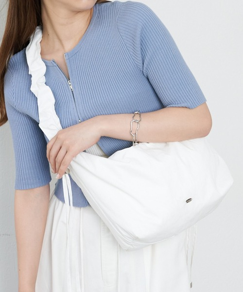 chico出品. WEB限定で再販決定！】スパンコールオフショルスウェット