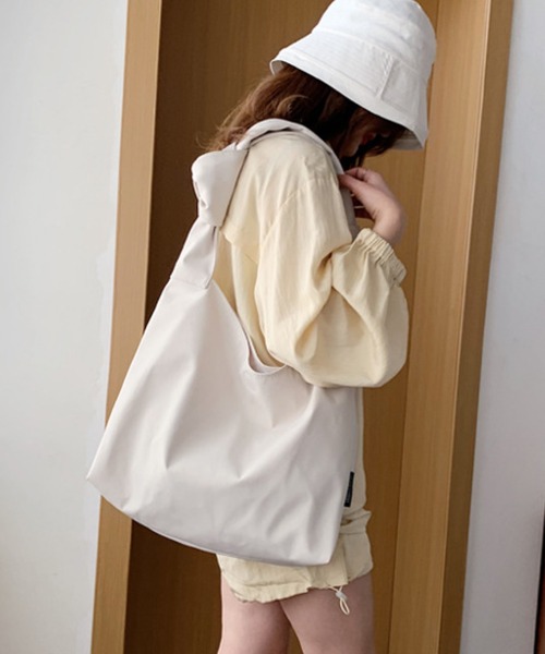 fd style(エフディ スタイル)の「カジュアルナイロンショルダーバッグ(ショルダーバッグ・レディース・Black/Navy/White/Kelly・FREE)」の19枚目の写真
