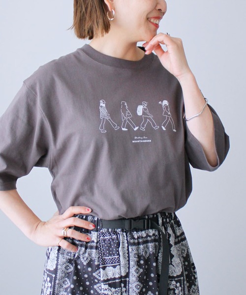 CRAFT STANDARD BOUTIQUE(クラフトスタンダードブティック)の「STARTING OVER TEE(Tシャツ/カットソー・レディース・グレイッシュベージュ/チャコールグレー/オフホワイト・L/XL/M)」の2枚目の写真