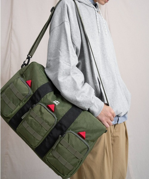 ARTSAC( アートサック)の「ART SAC/アートサック Harring Triple Holdall ダッフルバッグ(ボストンバッグ・メンズ・サンドベージュ/ブラック/グレー/カーキ/ライトピンク・ONE SIZE)」の4枚目の写真