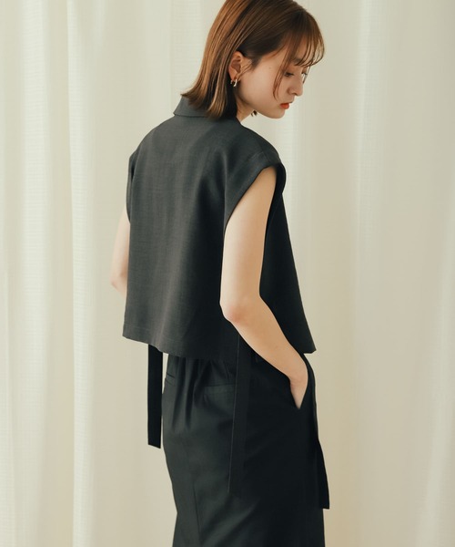 SENSE OF PLACE by URBAN RESEARCH（センスオブプレイスバイアーバンリサーチ）の「リネンライクサイドベルトショートジレ（その他アウター・レディース・チャコールグレー/ライトベージュ/ブラック・ONE）」の13枚目の写真
