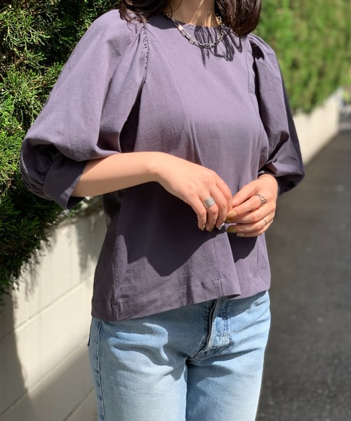 mi via loca(ミヴィアロカ)の「オープンエンド糸 袖ボリュームトップス(Tシャツ/カットソー・レディース・スミクロ/オフホワイト・FREE)」の6枚目の写真