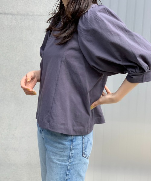 mi via loca(ミヴィアロカ)の「オープンエンド糸 袖ボリュームトップス(Tシャツ/カットソー・レディース・スミクロ/オフホワイト・FREE)」の12枚目の写真