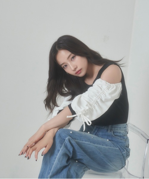 ANDGEEBEE(アンジービー)の「ギャザースリーブニットトップス(その他トップス・レディース・ブラック×ホワイト/ピンク・MEDIUM)」の4枚目の写真