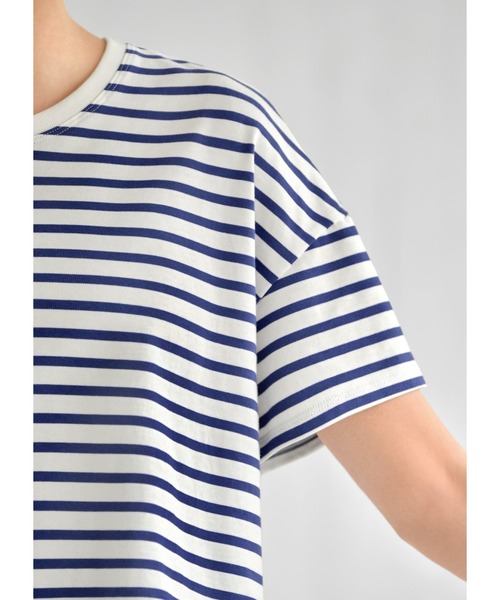 STYLE DELI(スタイルデリ)の「【Made in JAPAN】短めハリ感ボーダーTシャツ(Tシャツ/カットソー・レディース・ブルー系/ネイビー系・FREE)」の6枚目の写真