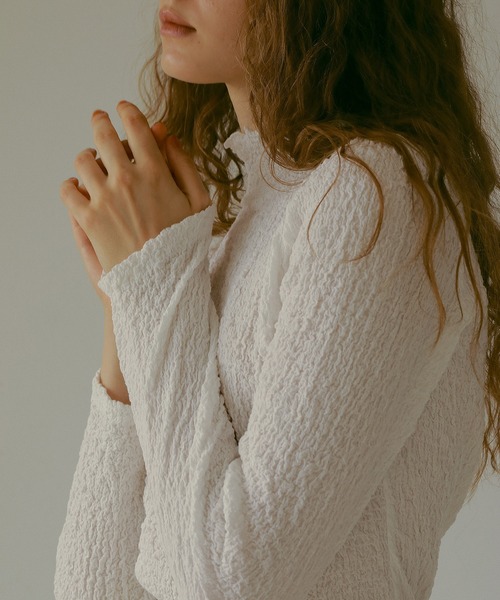 EFOLE(エフォル)の「ギャザー ハイネック トップス(Tシャツ/カットソー・レディース・ブラック/ブルー/オフホワイト・FREE)」の5枚目の写真