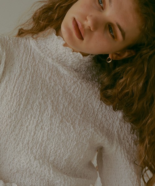 EFOLE(エフォル)の「ギャザー ハイネック トップス(Tシャツ/カットソー・レディース・ブラック/ブルー/オフホワイト・FREE)」の6枚目の写真