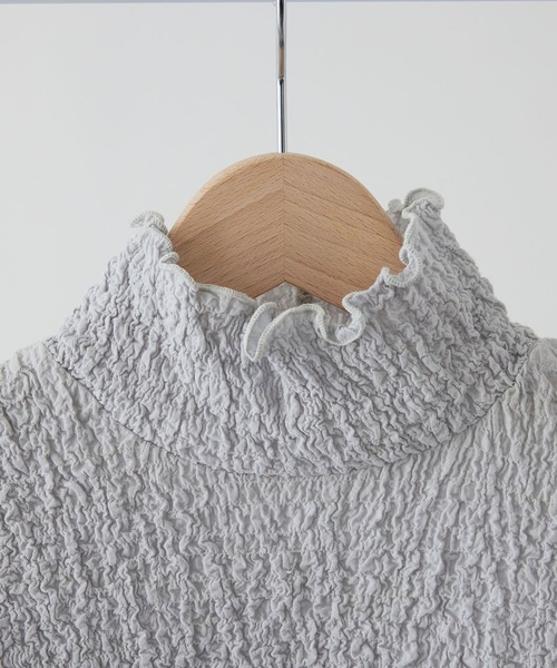 EFOLE(エフォル)の「ギャザー ハイネック トップス(Tシャツ/カットソー・レディース・ブラック/ブルー/オフホワイト・FREE)」の11枚目の写真