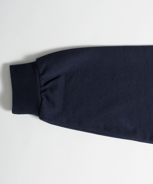 MUHET（ミュエータ）の「フェルトロゴスウェット（スウェット・レディース・ネイビー/カーキ/ブラック・X-LARGE/MEDIUM）」の4枚目の写真