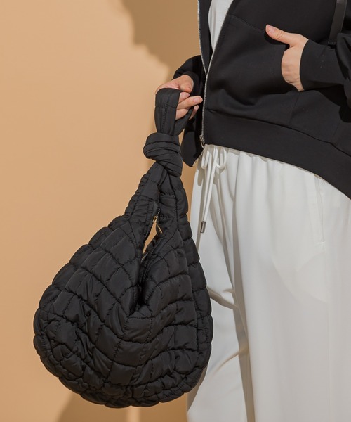 VICKY(ビッキー)の「【KOREAN ITEM】パデットショルダーバッグ(ショルダーバッグ・レディース・ブラック/オフホワイト・FREE)」の2枚目の写真
