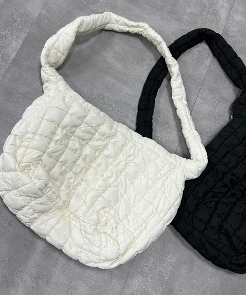 VICKY(ビッキー)の「【KOREAN ITEM】パデットショルダーバッグ(ショルダーバッグ・レディース・ブラック/オフホワイト・FREE)」の18枚目の写真