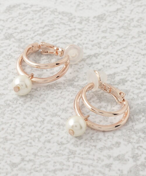 SHOO・LA・RUE（シューラルー）の「◆【セレモニー】ひとつぶフェイクパールフープピアス＆イヤリング（ピアス（両耳用）・レディース・シルバー/ゴールド系/ゴールド/シルバー系/ピンクゴールド/ゴールド系その他・00）」の5枚目の写真