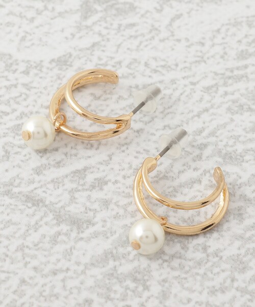 SHOO・LA・RUE（シューラルー）の「◆【セレモニー】ひとつぶフェイクパールフープピアス＆イヤリング（ピアス（両耳用）・レディース・シルバー/ゴールド系/ゴールド/シルバー系/ピンクゴールド/ゴールド系その他・00）」の3枚目の写真