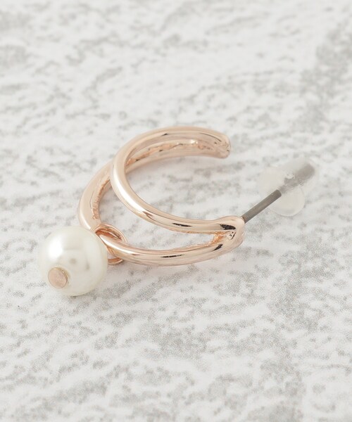 SHOO・LA・RUE（シューラルー）の「◆【セレモニー】ひとつぶフェイクパールフープピアス＆イヤリング（ピアス（両耳用）・レディース・シルバー/ゴールド系/ゴールド/シルバー系/ピンクゴールド/ゴールド系その他・00）」の8枚目の写真