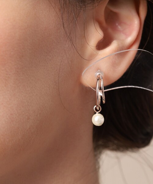 SHOO・LA・RUE（シューラルー）の「◆【セレモニー】ひとつぶフェイクパールフープピアス＆イヤリング（ピアス（両耳用）・レディース・シルバー/ゴールド系/ゴールド/シルバー系/ピンクゴールド/ゴールド系その他・00）」の11枚目の写真