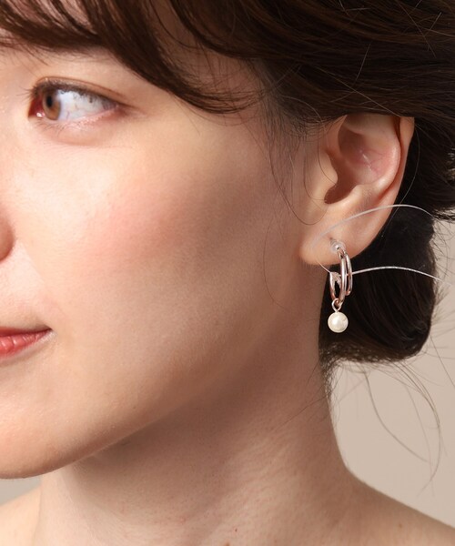 SHOO・LA・RUE（シューラルー）の「◆【セレモニー】ひとつぶフェイクパールフープピアス＆イヤリング（ピアス（両耳用）・レディース・シルバー/ゴールド系/ゴールド/シルバー系/ピンクゴールド/ゴールド系その他・00）」の12枚目の写真