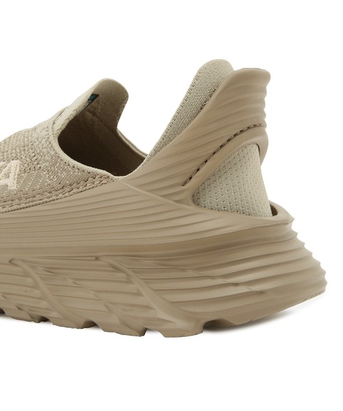 ADAM ET ROPE'（アダムエロペ）の「【公式サイト限定】【HOKA】Restore TC（スリッポン・レディース・ベージュ/ブラック・23/25/24）」の12枚目の写真