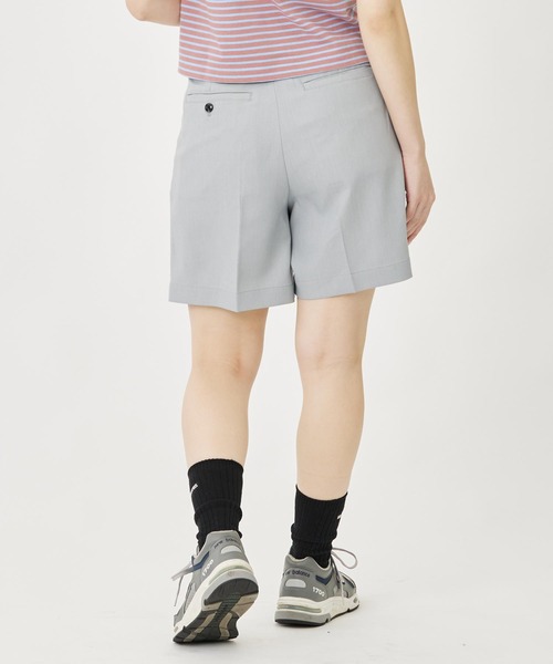 MILKFED.(ミルクフェド)の「TWO TUCK SHORTS(その他パンツ・レディース・ライトグリーン/ベージュ/ライトグレー・S/M)」の5枚目の写真
